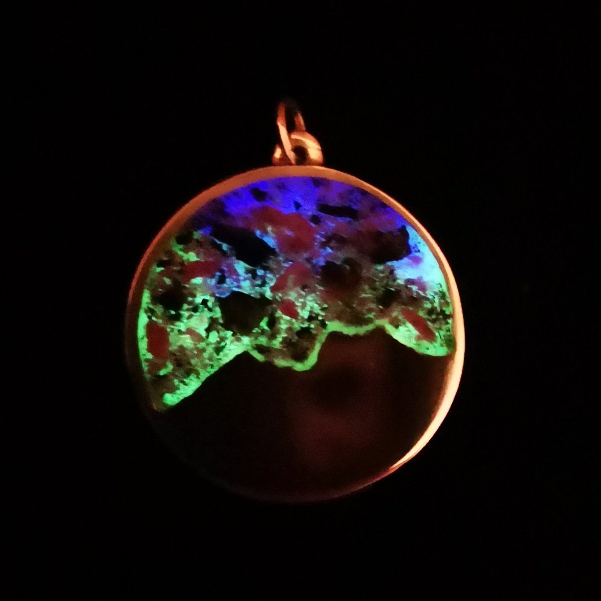 Oliver_Bain's tweet photo. Made some glowy things https://t.co/aNmfg3Cdca