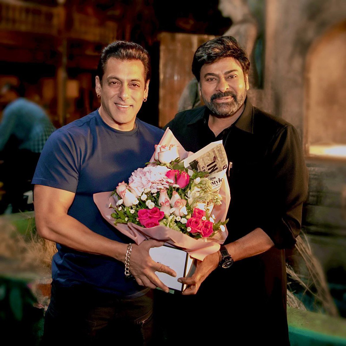 TeamChiruKdp's tweet photo. Welcome aboard #Godfather , 
Bhai @BeingSalmanKhan ! Your entry has energized everyone &amp; the excitement has gone to next level.  Sharing screen with you is an absolute joy. Your presence will no doubt give that magical #KICK to the audience.

@jayam_mohanraja @AlwaysRamCharan https://t.co/1eH4B2AdoV