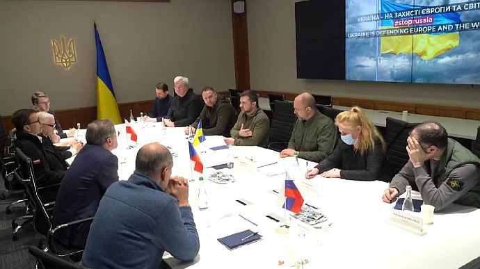 FilippFilipovic's tweet photo. Мы приехали сказать вам Владимир, что мы все за вас. Все страны мира в Европе за вас. Вы никого больше не найдете, кто бы был больше нас за вас чем мы за вас. Мы настолько сильно за вас, что даже вы за нас не так сильно как мы за вас. Вот собственно и всё, что мы хотели сказать. https://t.co/1A7f6Wri5w