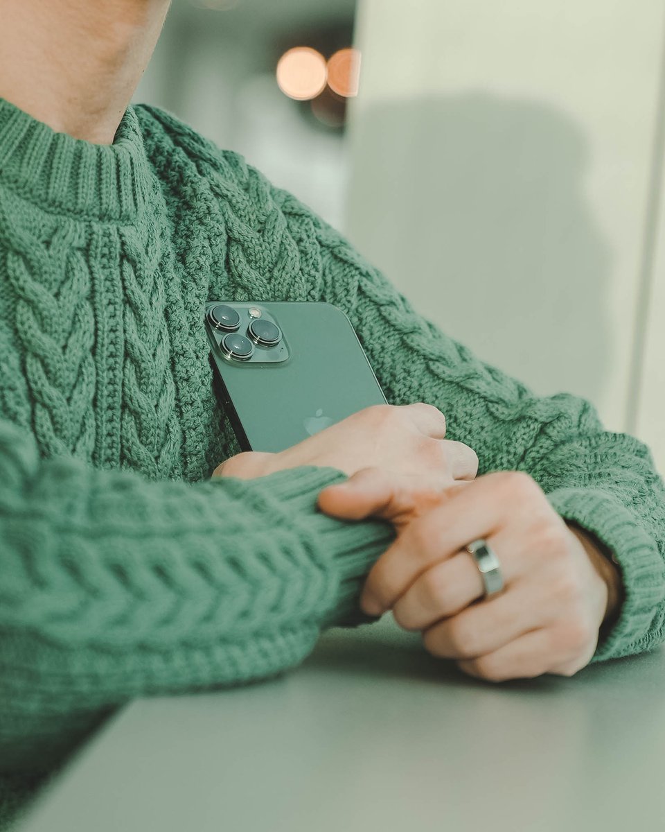 gadgetmatch's tweet image. The right shade of green will make you look luxurious and expensive. ✨ #AlpineGreen