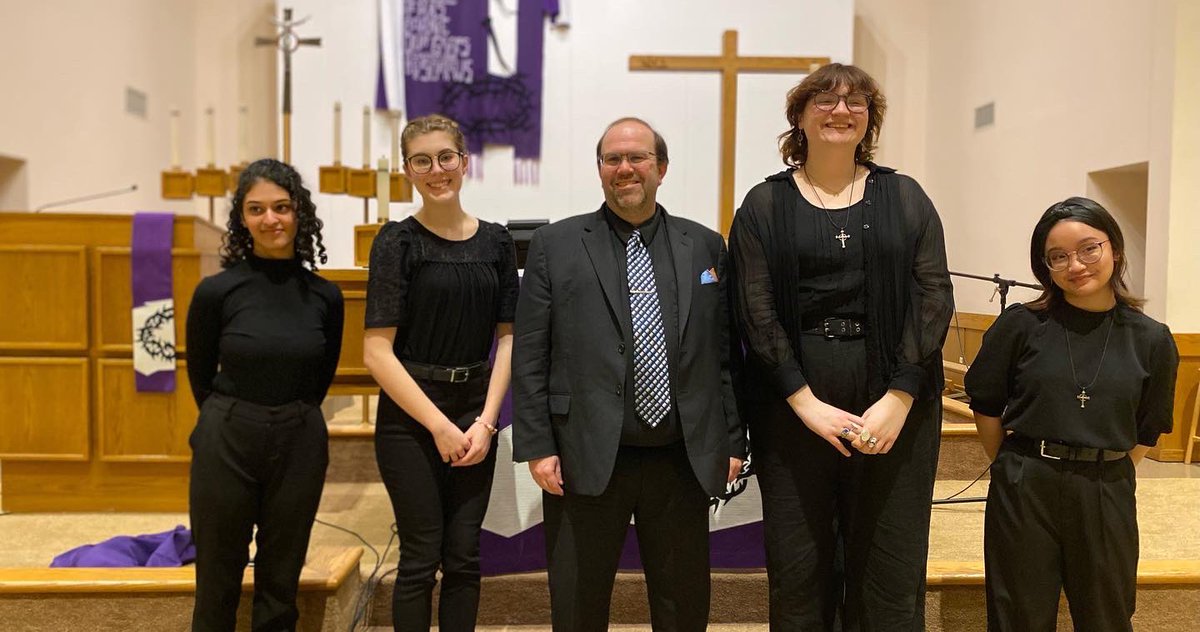 hehschoirs's tweet photo. A great Masterworks Concert tonight!  Thank you to our guest musicians, soloists, choir members and parents!  This would not have been possible without your support! #hoffmanhs #hmpa211 @hsdistrict211 #miosm https://t.co/AJJd7Kla4Z