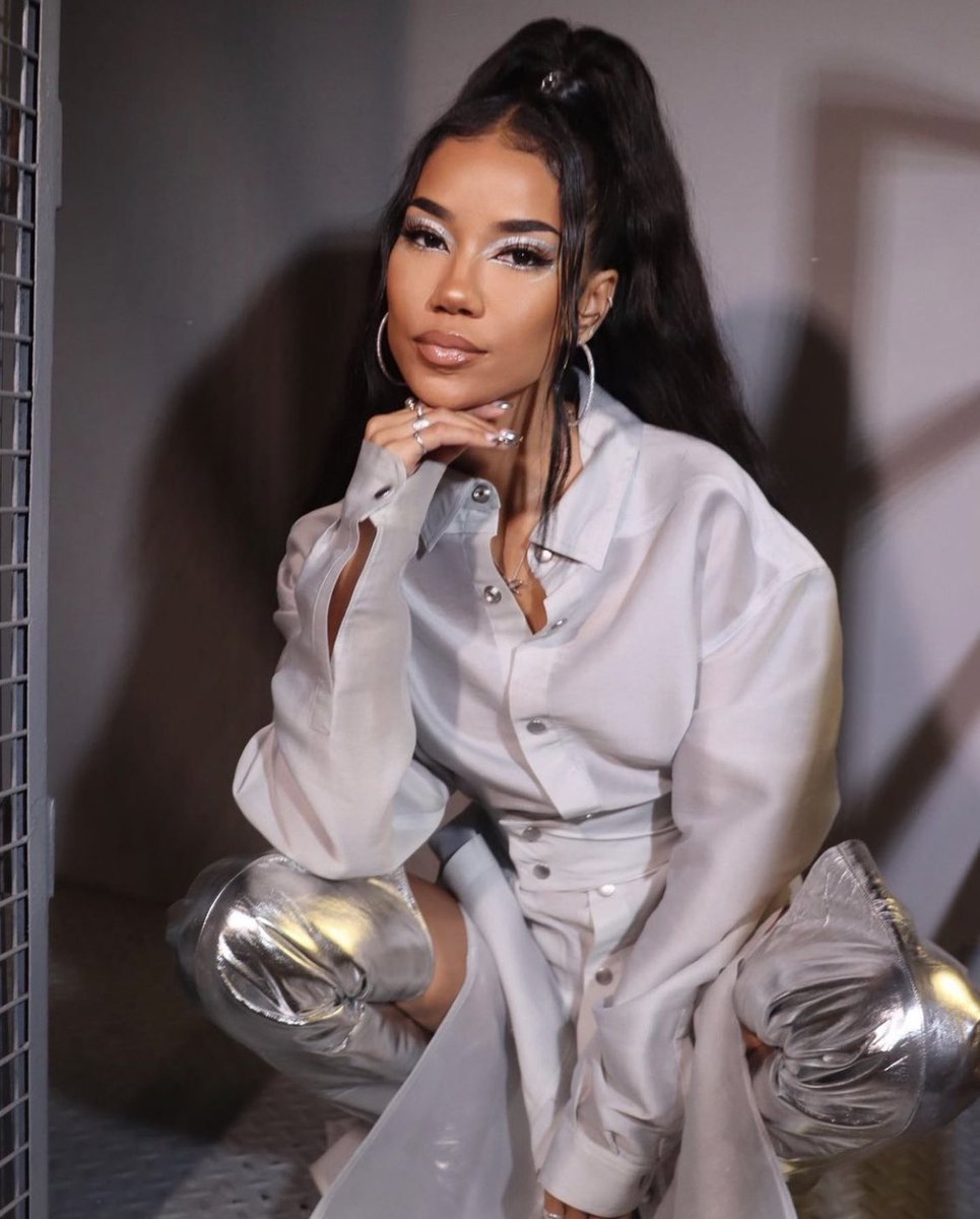 rapalert6's tweet photo. Happy 34th birthday to Jhene Aiko. 🎈 https://t.co/saFe59Ai2j