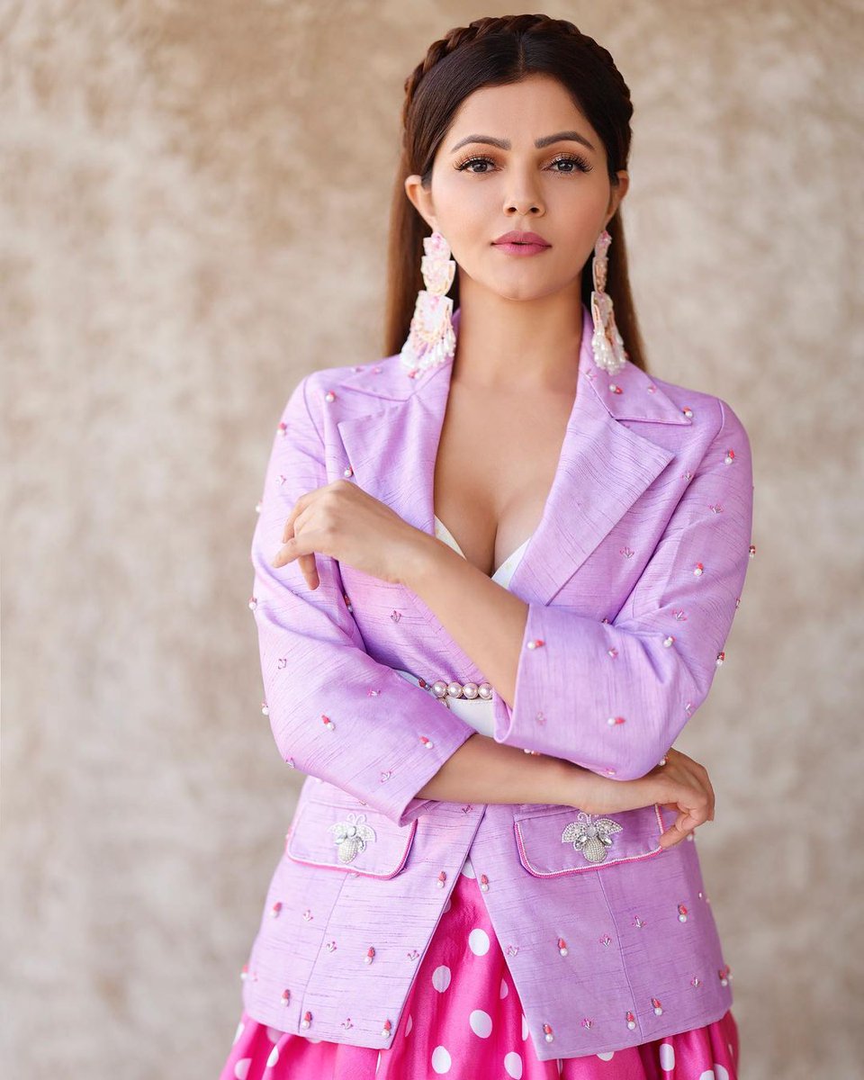 One word for this adoring beauty 🔥 ❤️
#RubinaDilaik #RubinaDilaikfc #Bollywood