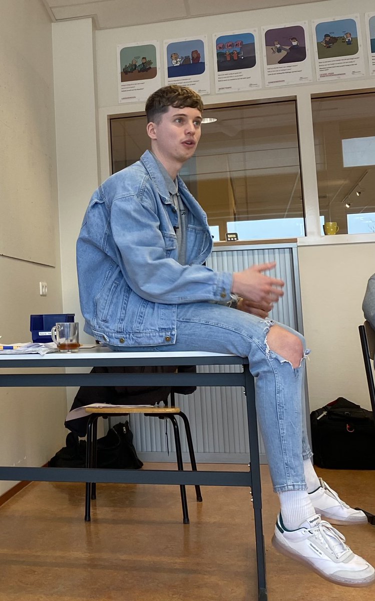 Gisteren een hele boeiende studiedag op de <a href="/anneflokstra/">Anne Flokstraschool VSO</a> in Zutphen. Rapper Pjotr maakt niet alleen prachtige verhalen met de leerlingen, maar deelt ook zijn verhaal met de collega’s van de school youtu.be/hbM0QBnQNcg #AndersOrganiseren #OmgekeerdeWereld
