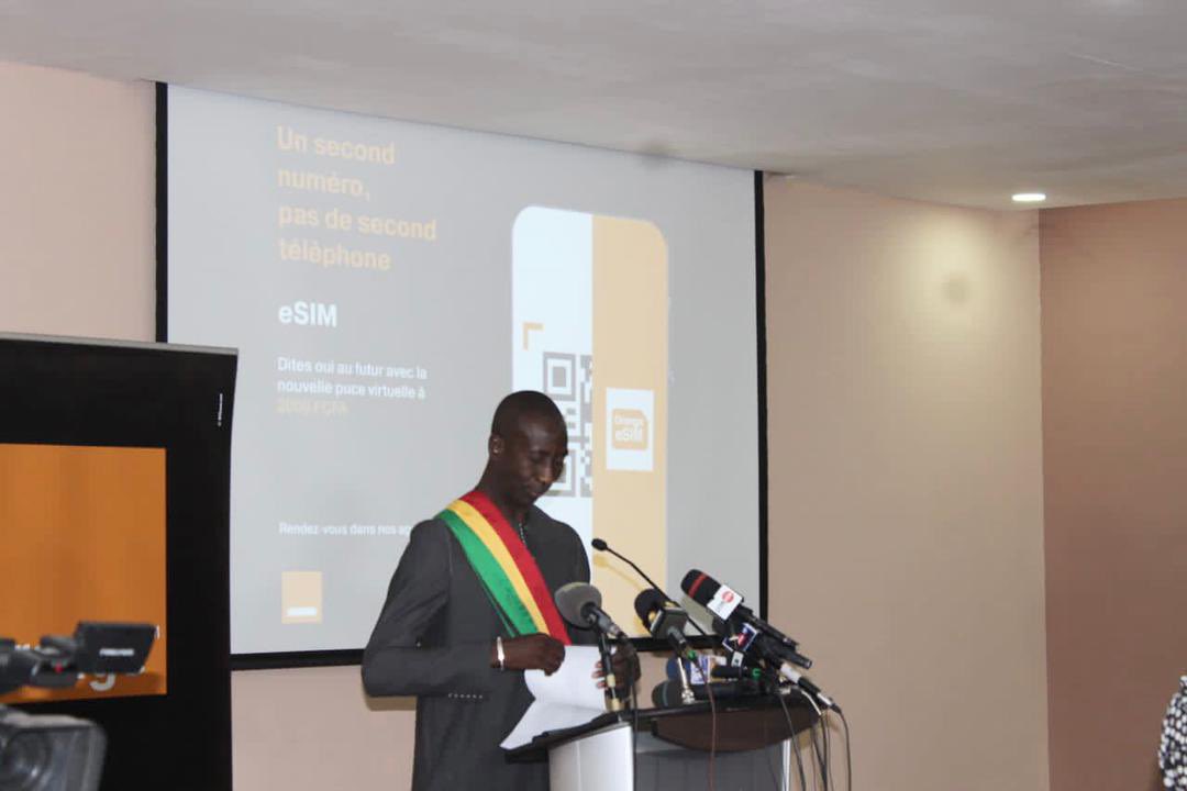 BrelotteBa's tweet photo. Lancement de l eSIM par @Orange_Mali : un pas de plus vers univers encore plus digital avec une carte SIM désormais virtuelle  #innovation #simplicite #securite https://t.co/hyAfZpVPeU