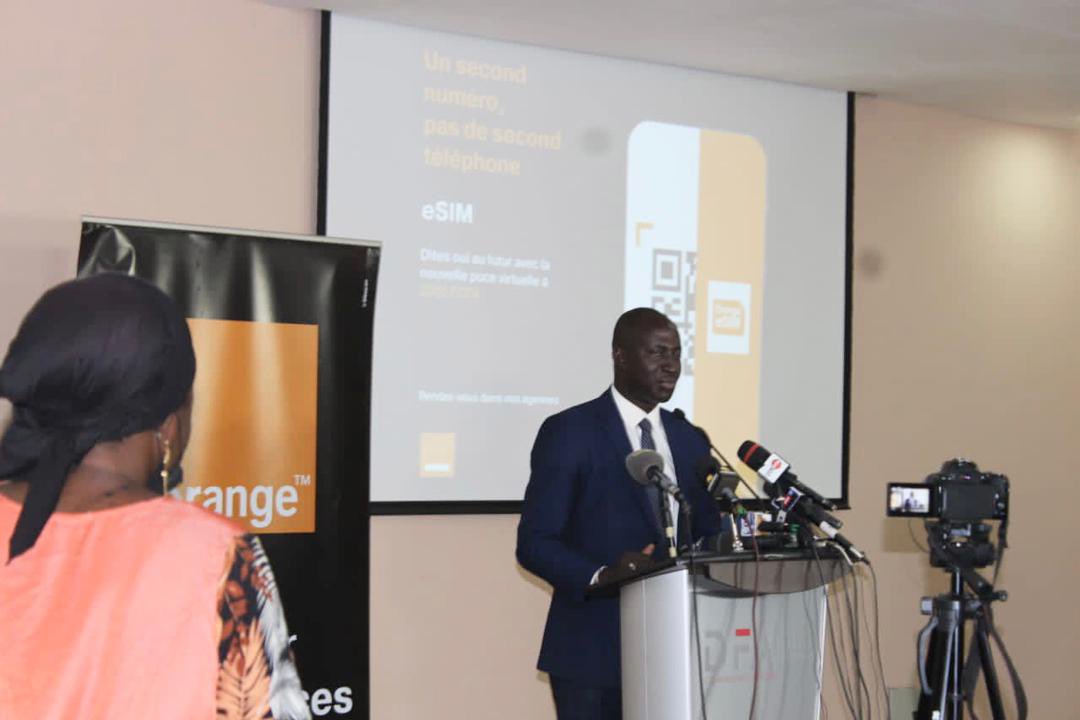 BrelotteBa's tweet photo. Lancement de l eSIM par @Orange_Mali : un pas de plus vers univers encore plus digital avec une carte SIM désormais virtuelle  #innovation #simplicite #securite https://t.co/hyAfZpVPeU
