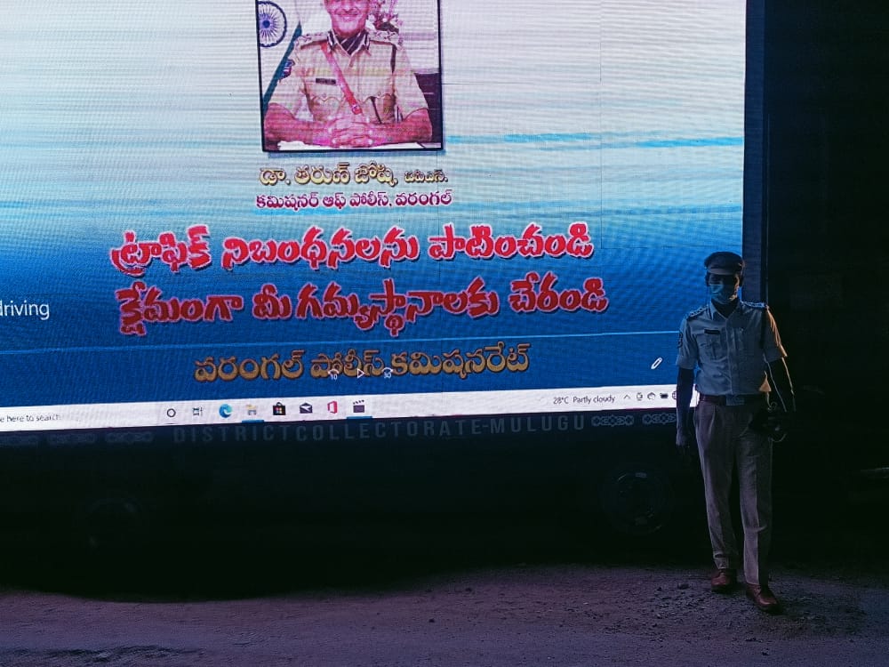 ADDLDCP_WGL's tweet photo. Traffic wing - warangal  CP  Shri Tarun Joshi @cpwrl Initiative - conducting awareness to public on violations of traffic regulations using a mounted screen. https://t.co/fh7NDeoVA1