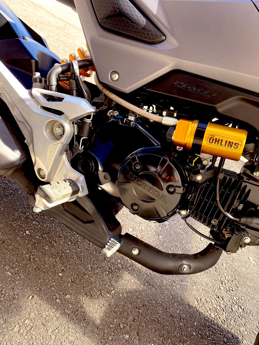 7nkHnqSWqD63wDg's tweet photo. グロム  125納車されました✨

出勤車使用です！
まだ、乗る際の体勢にはなれませんが徐々に慣れていきたいと思います！

サスがオーリンズで贅沢
#グロム
#通勤車 https://t.co/FWEL37ouLc
