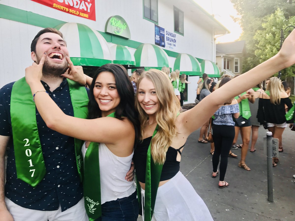 anthonykxlly's tweet photo. #BestBarRileys 🍀 https://t.co/2p6ixtDlar