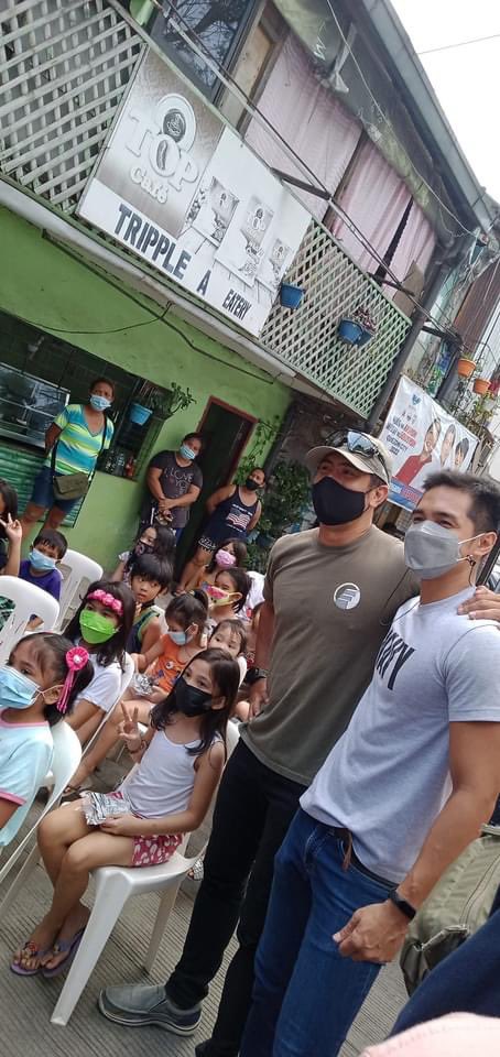 gv_for_g3rald's tweet photo. 🇵🇭💖👊🏼
•
NAVAL SPECIAL OPERATIONS COMMAND🧑‍✈️

Salamat Idol Gerald Anderson Idol JC Tiuseco
At sa Lahat Ng Navy na Nag Bigay Tulong sa Community Salute Mga All Navy Officers✋👏
Cr: Sir Jonathan
#GeraldAnderson
#JCTiuseco https://t.co/AqEiYEU5iH