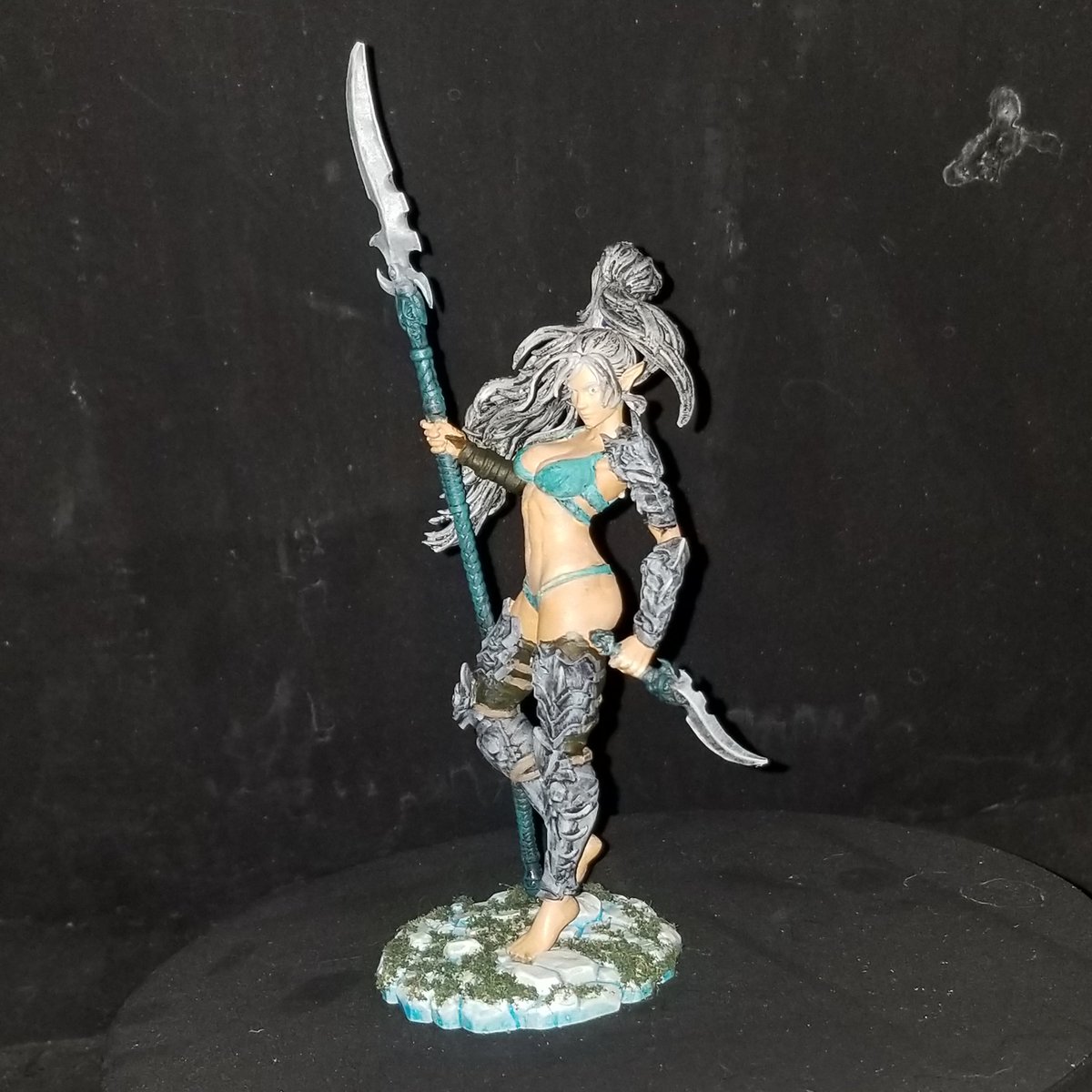artofthecrowe's tweet photo. Haven't posting any art in two months been dealing with some burn out but I am feeling better. I was able to get this 100mm display mini done finally.
#displaymini #mini #minipainting #elfwarrior #elf #spear #fantasy https://t.co/CbodkzUMQT