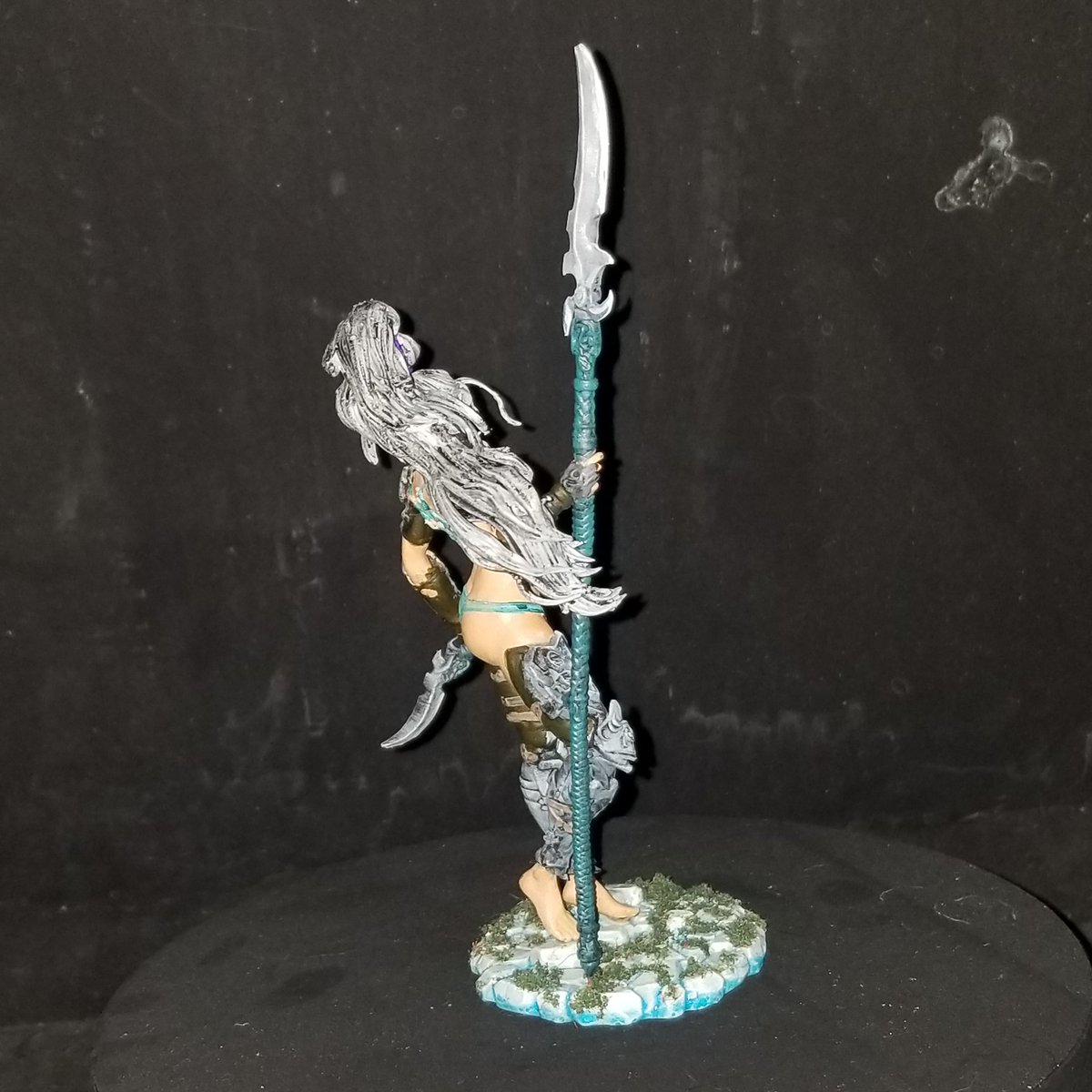 artofthecrowe's tweet photo. Haven't posting any art in two months been dealing with some burn out but I am feeling better. I was able to get this 100mm display mini done finally.
#displaymini #mini #minipainting #elfwarrior #elf #spear #fantasy https://t.co/CbodkzUMQT