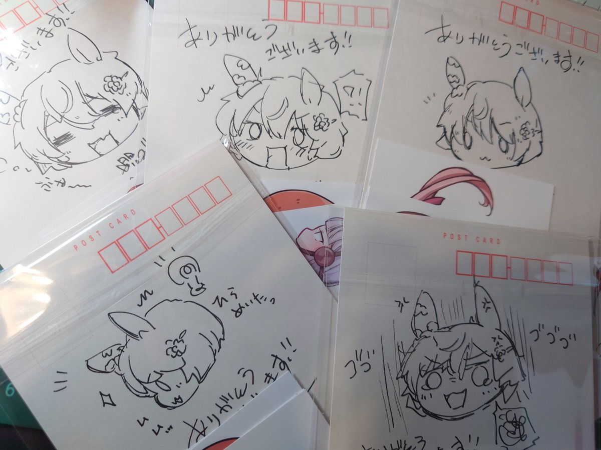ドドン
表のポスカは色んな種類な感じですー
もう少し持ってきます

明日くらいに改めてお品書き流します! 