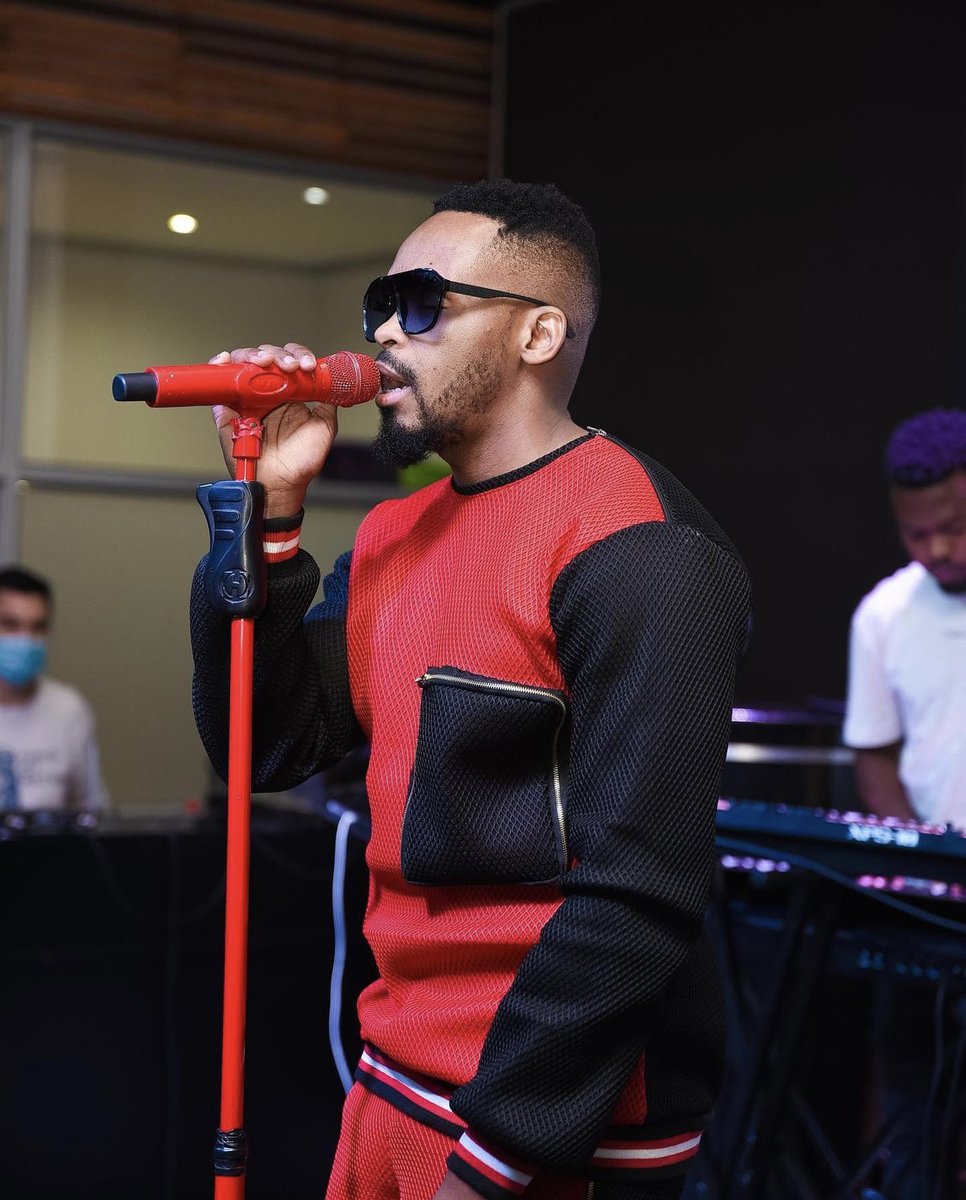METROFMSA's tweet photo. #CelebCatchUp : Singer, songwriter @DonaldInDenial chats losing his iconic red mic, its sentimental value, break ins and more.
TheMorningFlava
@moflavadj @owenhannie @melbala https://t.co/3pk10KZxgz