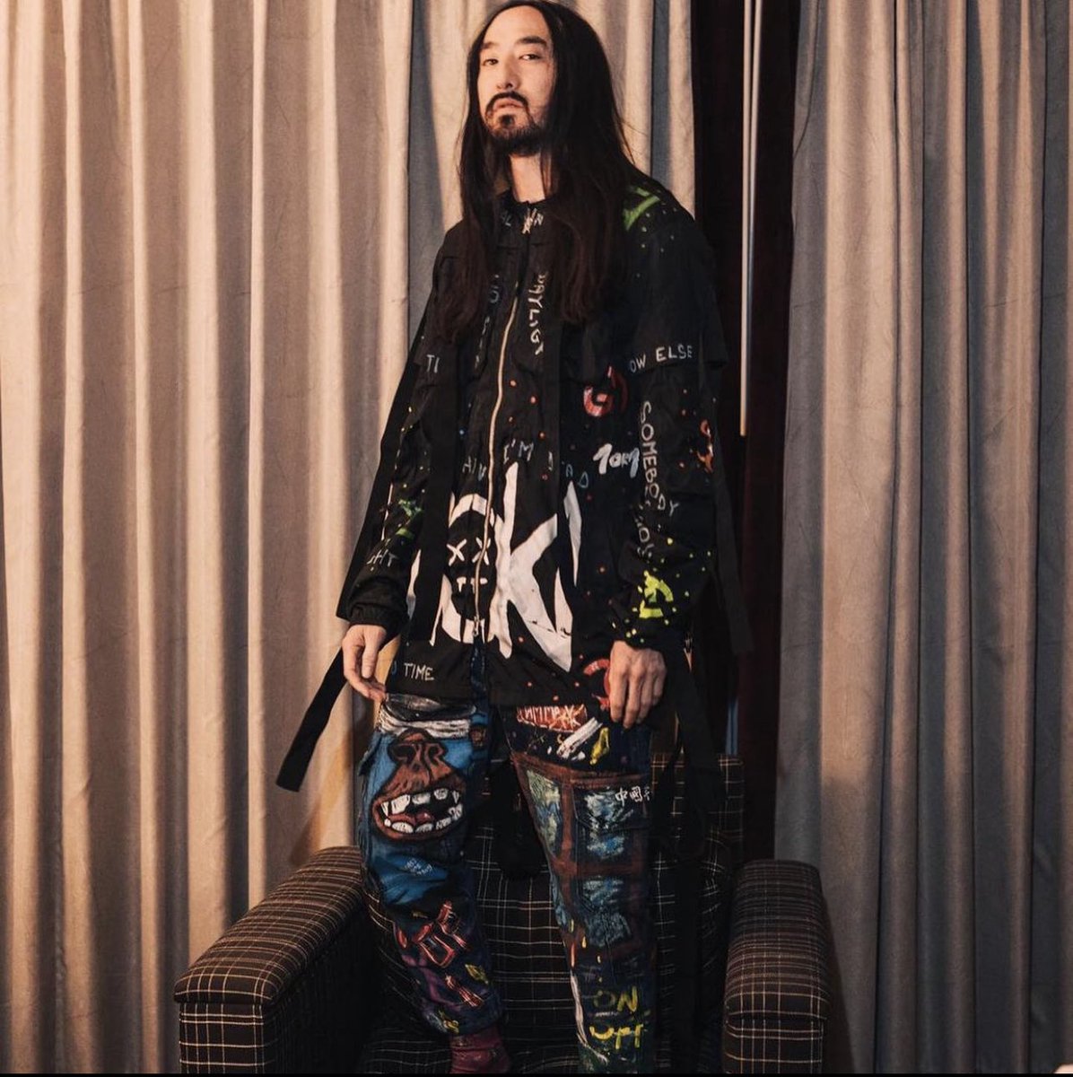 steveaoki's tweet photo. ☔️ #Aoki1of1 https://t.co/SimY51bFaP