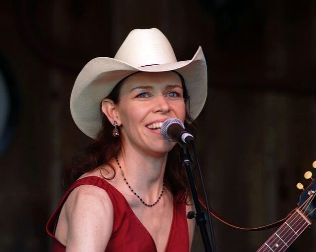 Troubaduo's tweet photo. @natecrane @gillianwelch #lyricalmaster https://t.co/cBxSnW9sto