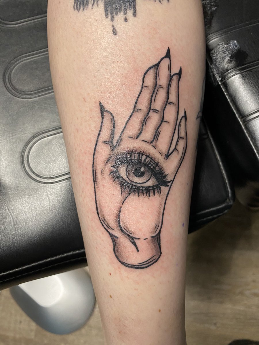 amandaskorcz's tweet photo. tattooing is hard. i will simply perish. anyway heres what ive been up to lately https://t.co/NUAPR8PSq9