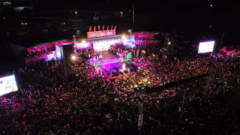 hazy_dazy07's tweet photo. Last night's drone shot by my son's friend. Baka sabihin na naman ng maka BebeEm edited. Hoy private invidual kumuha nito huh!
#SOXisPink #GenSanIsPINK #GenSanForLeniKiko #TropangAngat https://t.co/OFXL8SUSQw