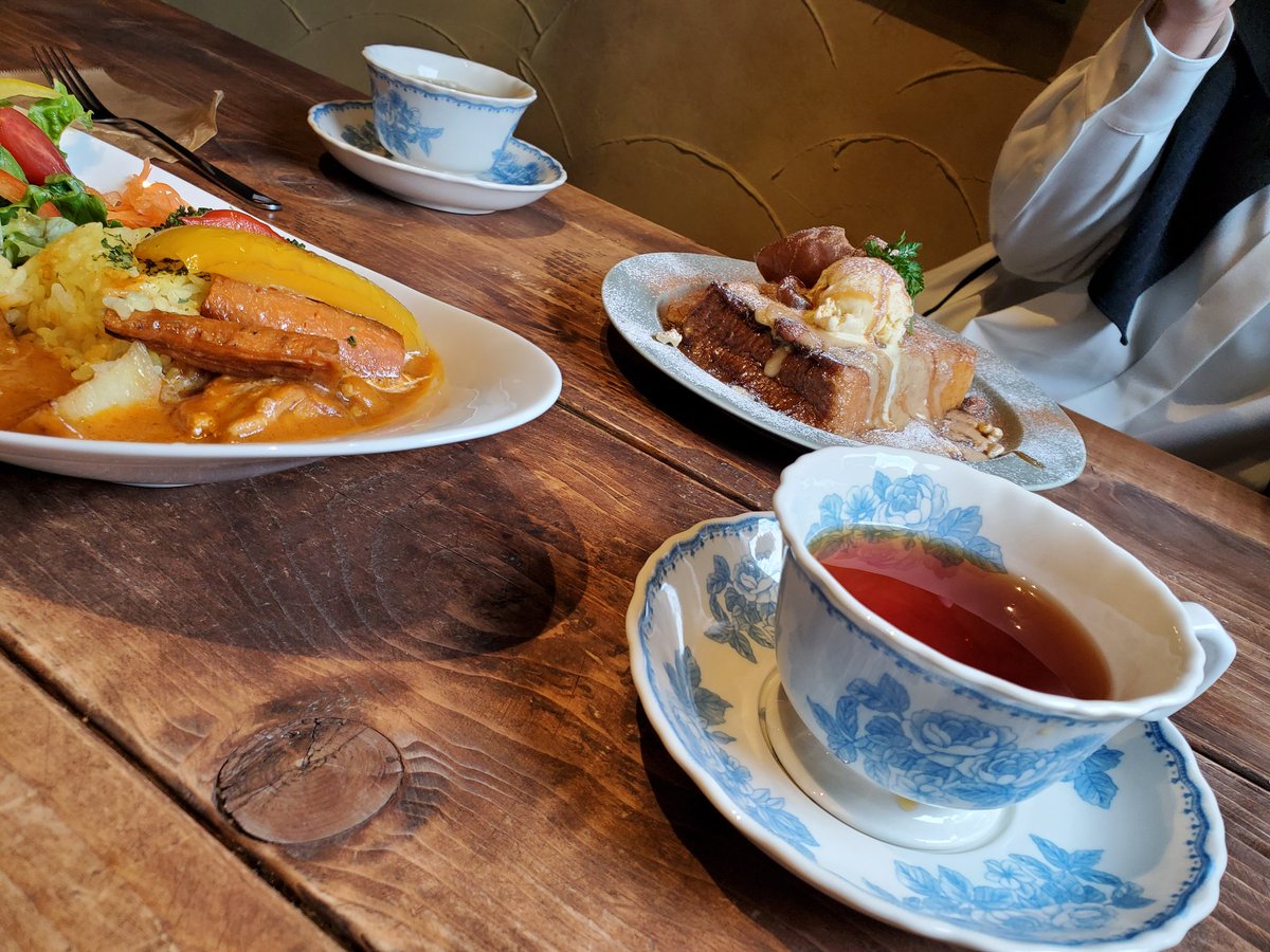 1889L's tweet photo. 味と雰囲気で栄養摂取中 https://t.co/OGLTb7CfCP