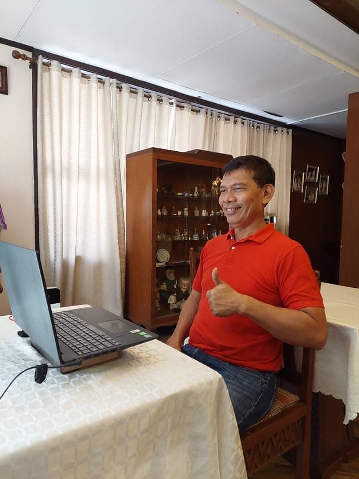 KPKLOfficial's tweet photo. Laging nakapatong yung laptop HAHAHAHA #TangkadProblems https://t.co/aL160KoDqH