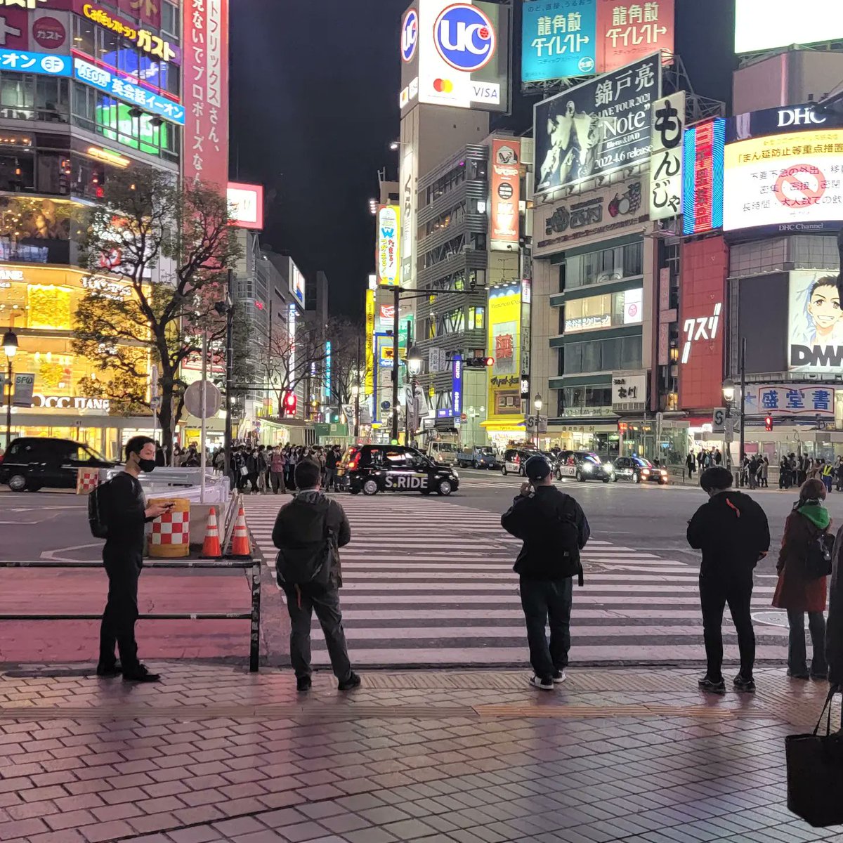 KansaiKaiser's tweet photo. First night out in Tokyo had to check out history's most loyal dog + Tokyo Bay! https://t.co/o00PS5xU1h