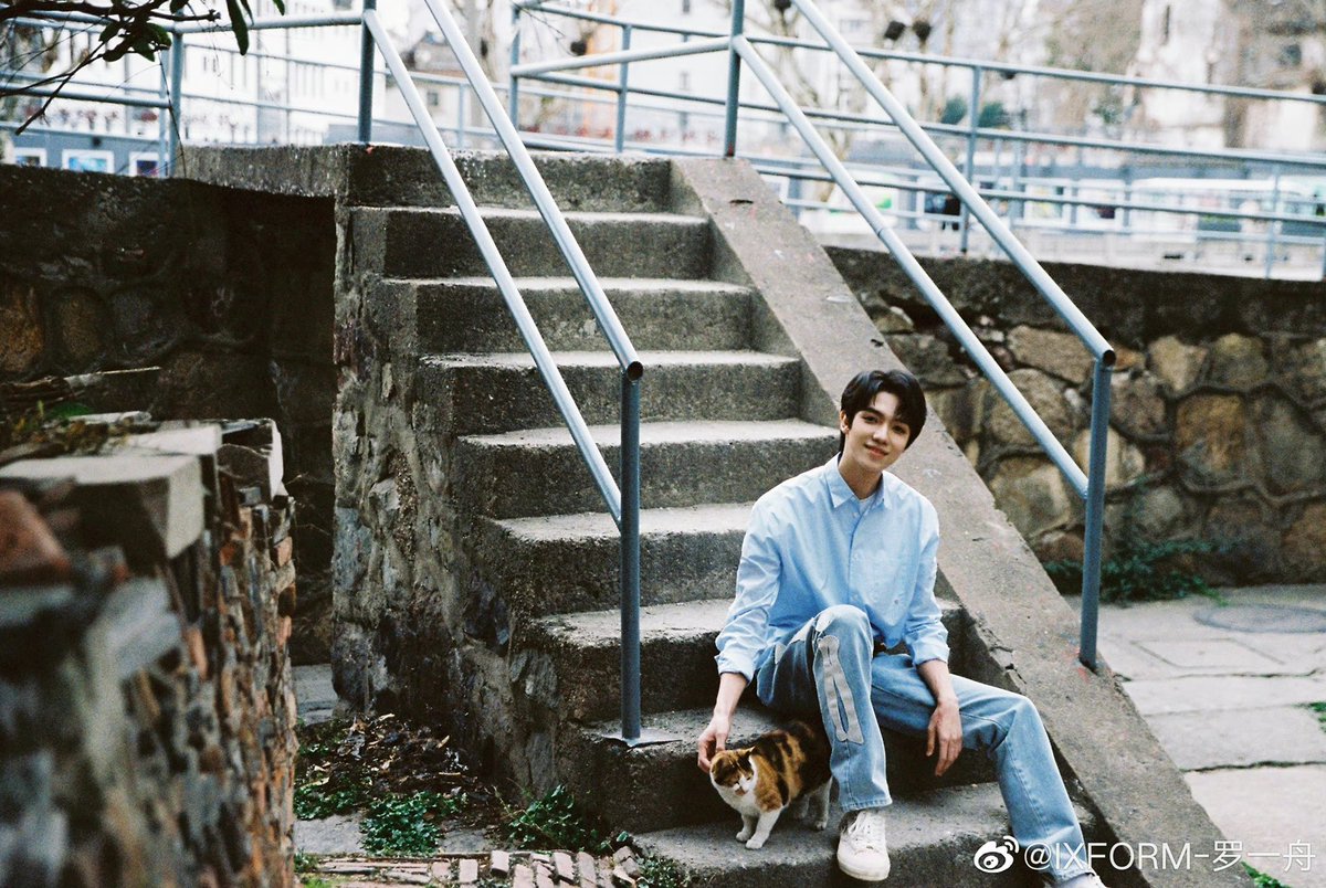 #LuoYizhou shares new pics for his 22nd birthday 

More - m.weibo.cn/6463527162/474…