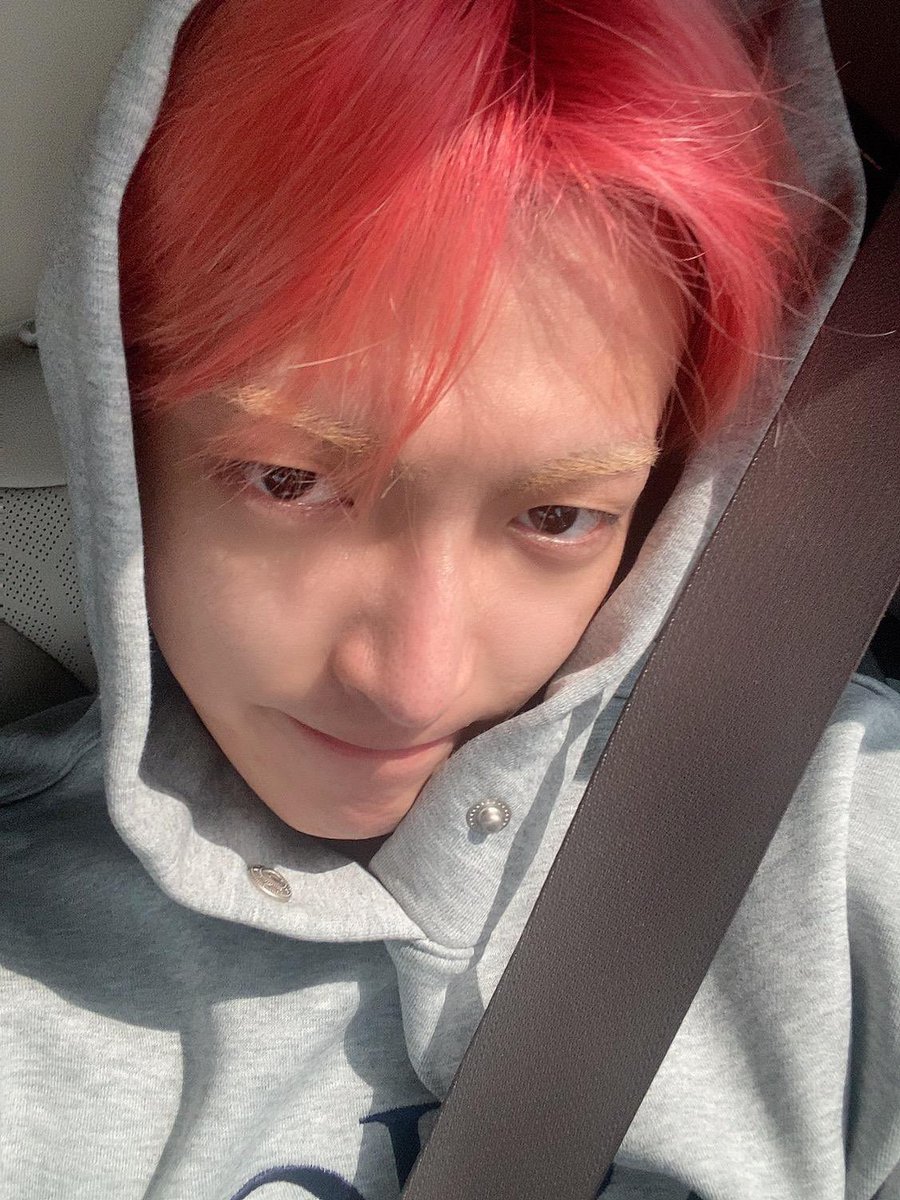hongjoong's bleached eyebrows , i lov u so bad .. 