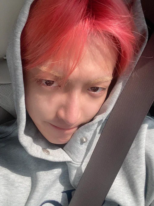 hongjoong's bleached eyebrows , i lov u so bad .. 
