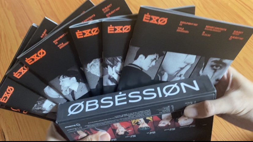 ErisXiusoo's tweet photo. The very first Exo album merch that I check out😭 Queen Obsession X-Exo version is here! Thank you so much @FromFansForFans huhuhuhu i’m craving for this version so much! Thank you hundred folds💖🔥 #Exo #ExoObsession @weareoneEXO https://t.co/o2FqK5zv7T