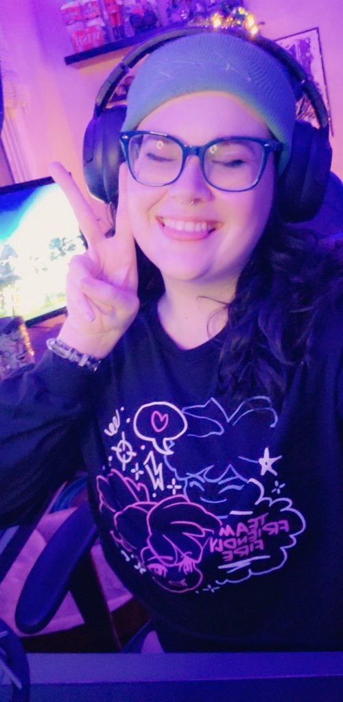 simplybippin's tweet photo. When the #TeamFriendlyFire merch arrives ๐ @DefinedByKy @BlackKrystel https://t.co/YNhDkyhK0l