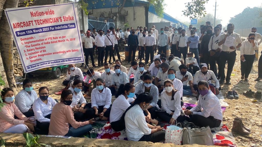 SumitKushwaha10's tweet photo. Management has terminated our representative yesterday so that they brake us but due to these things we unit and fight back stronger and stronger.
#airindia
#JyotiradityaScindia
#NDTV
#StopExploitingFTE 
#AIESL_TechStrike 
#AajTak 
#IndiaTV https://t.co/dKTZEeP6Pu