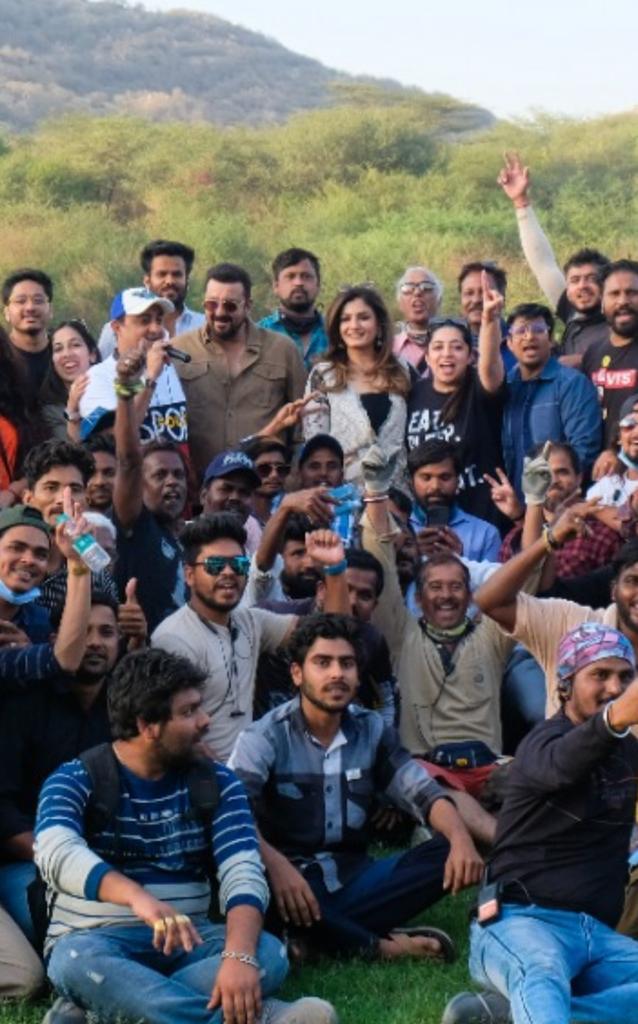 #Ghudchadi - the rom-com drama starring #SanjayDutt, #RaveenaTandon, #KhushaliiKumar and #ParthSamthaan - completed the first 19-day schedule in #Delhi and #Jaipur.