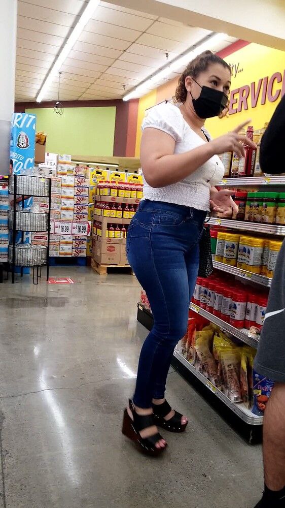 bellasqro's tweet photo. #Aportesanonimos 
"Una rica milf que me encontre en el super"
#milf #hotwife #culonas #BigAssGirl #voyeur #voyeurcam https://t.co/eVaAwempYN