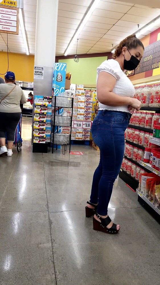 bellasqro's tweet photo. #Aportesanonimos 
"Una rica milf que me encontre en el super"
#milf #hotwife #culonas #BigAssGirl #voyeur #voyeurcam https://t.co/eVaAwempYN