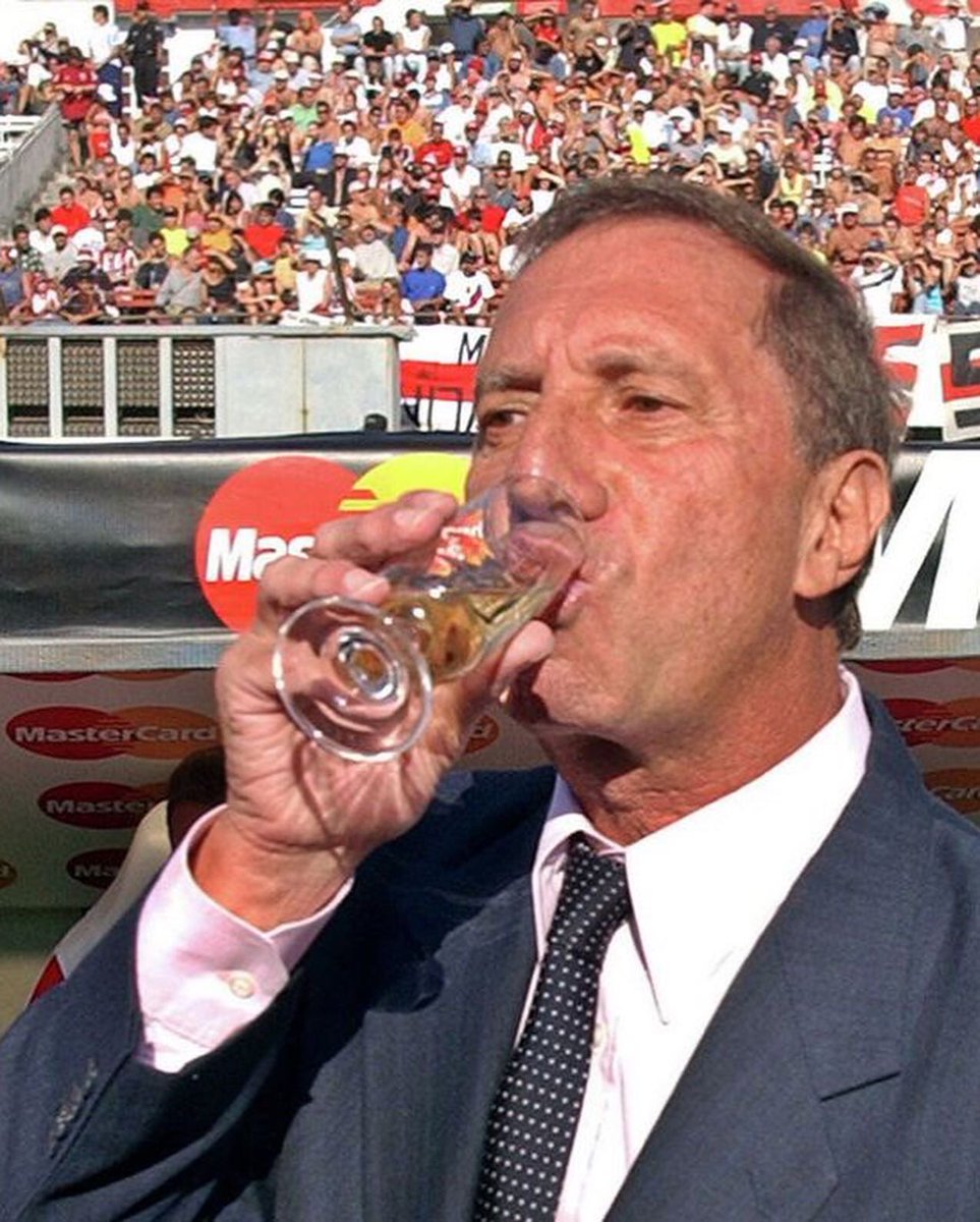 retropedia_ar's tweet photo. Feliz cumple Doctor Carlos Salvador Bilardo. 84 años
#retropediaar #futbol #bilardo #narigon #80s #90s #70s https://t.co/KBoEzSerFK