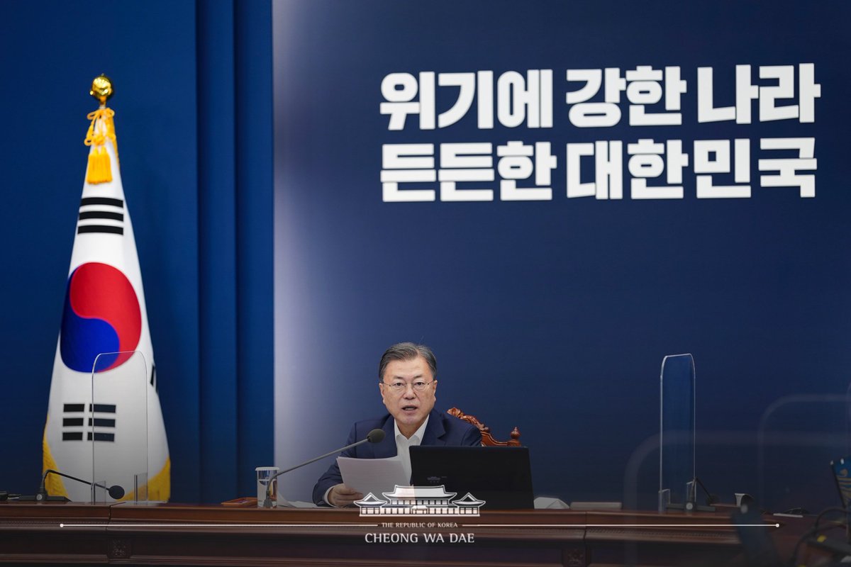 Opening Remarks by Pres.Moon(<a href="/moonriver365/">문재인</a>) at Meeting with His Senior Secretaries

"Above all, now is the time to promote unity."

▶Full text : bit.ly/3qaAT0f