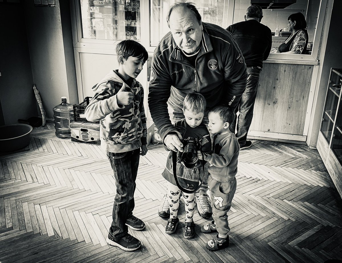 PailSepp's tweet photo. Caritas in Lviv wenn Kinder in wenigen Minuten zu Freunden werden sie haben alles verloren und lachen trotz ihrer Hoffnungslosigkeit!! #Lviv #WARINUKRAINE #Children https://t.co/pvQvp5hVoA