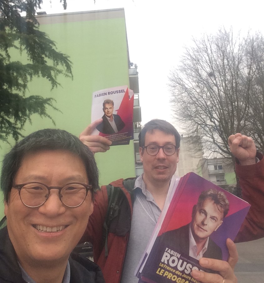 OrvaultPcf's tweet photo. 🚩A J-6⃣ du meeting de @Fabien_Roussel à #Nantes (21 mars - 19h), collage et boitage sur #Orvault
- Quartier #Plaisance
- Quartier #Cholière
- Quartier #Bignon
"Des mesures concrètes conte la vie chère, pour bâtir la France des #JoursHeureux"
#Roussel2022 #PCF44 #presidentielle https://t.co/VFEcPy9LQC