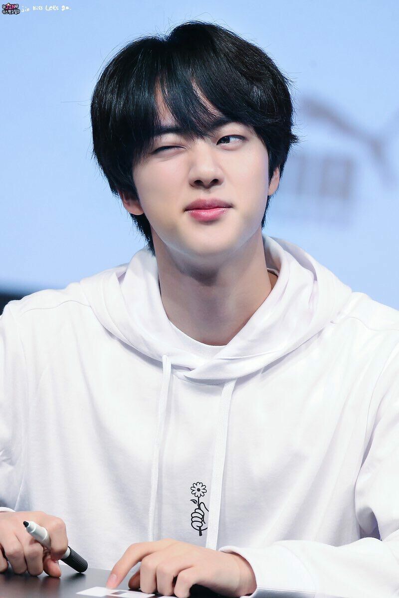 SeokjinStanner's tweet photo. He is sooo perfect 💜
#JINJIN #jin #KimSeokjin #SEOKJIN #BTSJIN #BTS https://t.co/TwLeCwo5JE