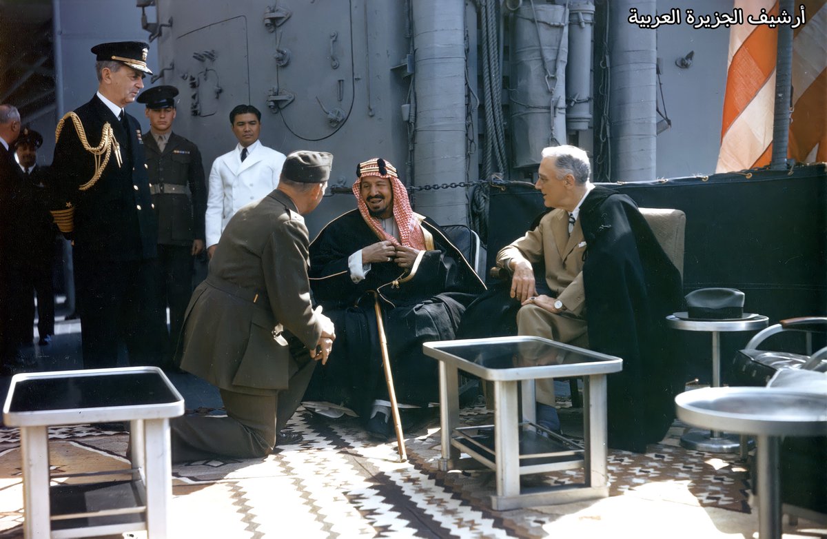 ArabiaArchive's tweet photo. صور من اللقاء التاريخي بين #الملك_عبدالعزيز آل سعود رحمه الله و الرئيس روزفلت سنة ١٩٤٥م /١٣٦٤هـ.
يظهر كذلك الشيخ مطلق الجبعاء الدويش والشيخ ماجد الخثيلة يرحمهم الله جميعاً.
#السعودية https://t.co/lgSRn0ta2J