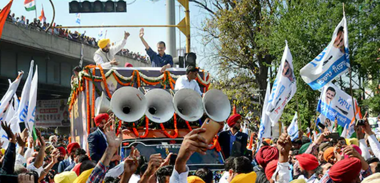 Bhagwant Mann' Oath as Punjab' 25th CM at Bhagat Singh's Ancestral village.

Tap here to read more:
uxv.in/thread-1522750…

#BhagwantMann #punjabelectionresults #PunjabElections2022 #AAP #BhagatSingh #NavjotSinghSidhu #CongressParty #congress #news #Punjab #PunjabCM #NewDelhi