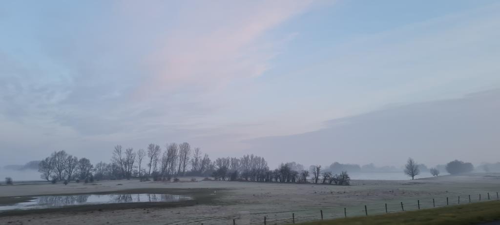 moonaaa's tweet photo. Goedemorgen slaapkoppen βοΈπ
#stemdag vandaag!
Vanuit het #stembureau in #Herxen wens ik jullie een fijne dag. De gemeente doet ertoe! https://t.co/AZjywtVu1o