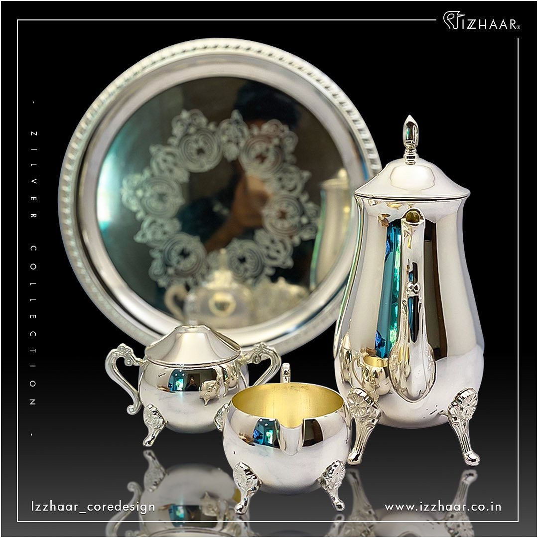 _Izzhaar's tweet image. With this French-inspired 𝐙𝐢𝐥𝐯𝐞𝐫 𝐂𝐚𝐮𝐥𝐝𝐫𝐨𝐧 𝐒𝐞𝐭, you can add unsurpassed magnificence to your home✨. This timeless piece is infused with silver plating and absolute perfection, with all the intricacies to win anyone's heart❤️. 

#izzhaar  #teaset  #silver #zilver