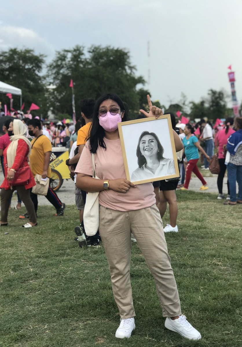 sasoybean's tweet photo. WE MADE IT!!! ๐โจ
My little sister (Lycka) made me so proud. Special thanks also to @meloscammur who handed over the portrait to VP @lenirobredo ๐
#GenSanIsPINK #LeniKiko2022 #SOXIsPink #TUNAyNgaKahayagLeniKiko #ipaSOXsaMalacanangsiLENI https://t.co/Bo5vuGNyy1
