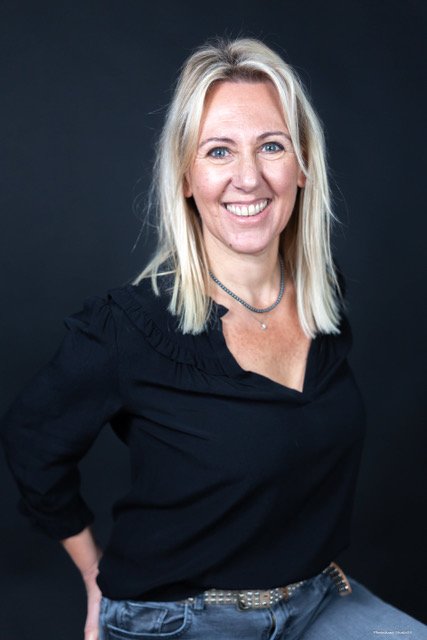 saint_emilion's tweet photo. « L’office de tourisme doit être un outil au service des professionnels, pour soutenir l'économie touristique du lieu » Sandrine Capdevielle, directrice de l'Office de Tourisme de #SaintEmilion 
cc @revue_espaces 
➡️ https://t.co/vZI1LySTzn https://t.co/UGrWBDnlwC