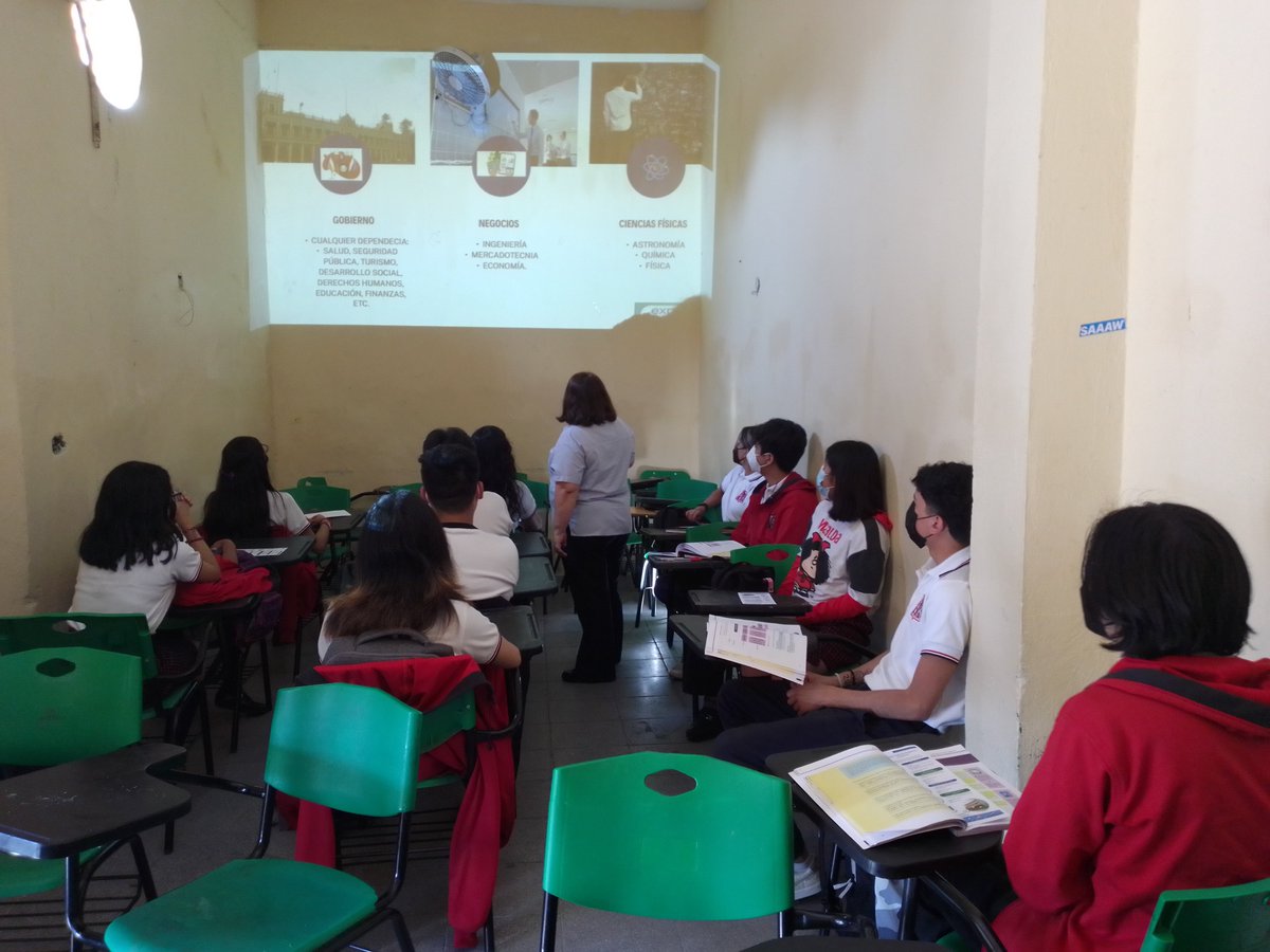 EstadisticaUV's tweet photo. #QuieroSerHalcónUV y #QuieroSerEstadísticoUV al 💯 difusión de la #LEST, el turno de dos de nuestros queridos profesores 👩‍🏫 Dra. @ceciliax_cruz y el 👨‍🏫DR. @afarguello0 Esc. Bachilleres Constitución de 1917.📚📊
#SoyEstadísticofeiUv al 💯
Síguenos en Instagram @estadisticauv https://t.co/VpBG4Xq1xR