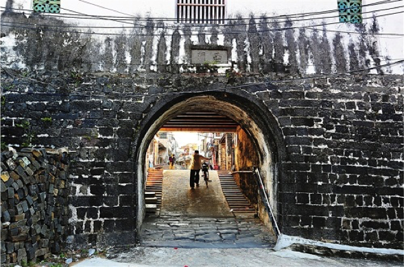 LeidenDH's tweet image. Join us for next LUCDH lunchtime talk: 'Designing a Digital History of the Lives and Afterlives of Chinese Material Infrastructures' with Prof.dr. Hilde De Weerdt on Wed, 6th April, 12:00–13:00 at PJ Veth, Leiden or Online. Register email: lucdh@hum.leidenuniv.nl