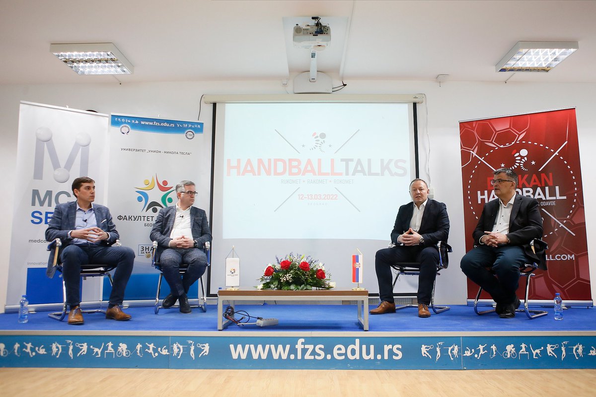 BalkanHandball's tweet photo. "Kakva je budućnost rukometa u regionu?". Na to su na #HandballTalks govorili su čelni ljudi klubova i Federacija od Makedonije do Slovenije @rk_nexe @ZoranSterjev @RKVojvodina @rzs_si https://t.co/YBQhncwX1x #handball #rukomet #rokomet #rakomet https://t.co/PSdaAyMcFA