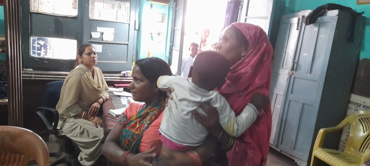 omamarafi_'s tweet photo. Alhamdulillah!
Allah ke rehm-o-karam se bachhe ko aaj subah 9 baje police ne dhundh liya hai.He was stolen by a woman on the train near jamalpur station.
Thankyou so much to all for prayers and cooperation. https://t.co/sV1KSsgezR
