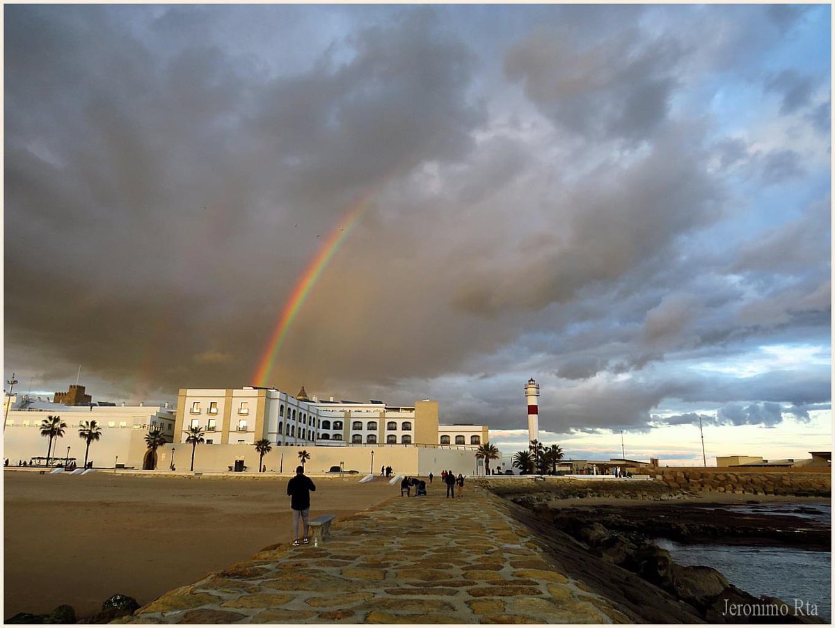 TurismoRota's tweet photo. Precioso #arcoiris a través de la #tormenta sobre la #ciudad de #rota #lluviamilagrosa que tanta falta nos hace 😍😍😍 #fotodeldia #jeronimorta
.
#descubrerota #disfrutarota #rotasabeafelicidad
.
Amazing #rainbow through the #storm to wish you a good #wednesday
.
#discoverrota https://t.co/o1J4JJ3RON